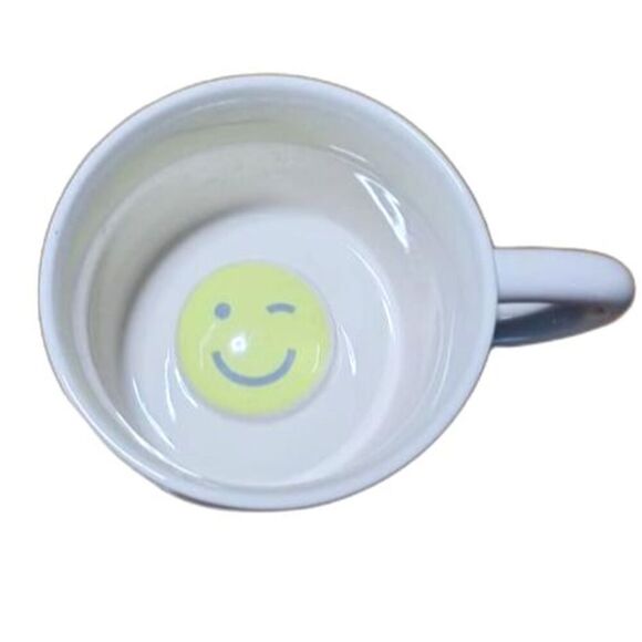 Set of 2 Room Essentials Winky Face Stoneware Mugs NWT - Picture 2 of 4